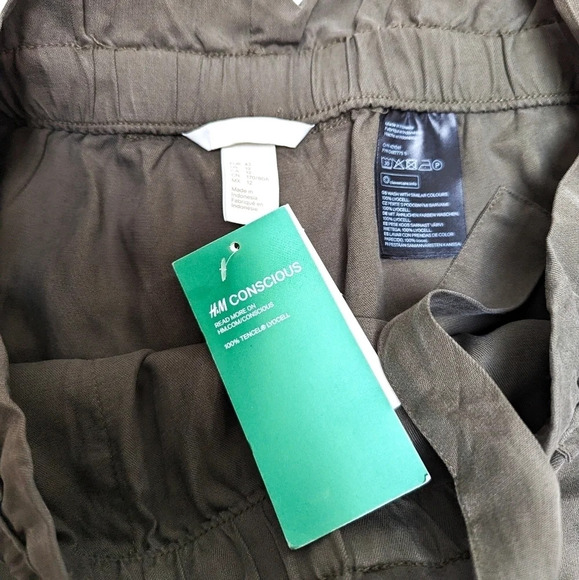 NWT H&M Conscious Olive Green Paper Bag Pants size 12 - Picture 4 of 9